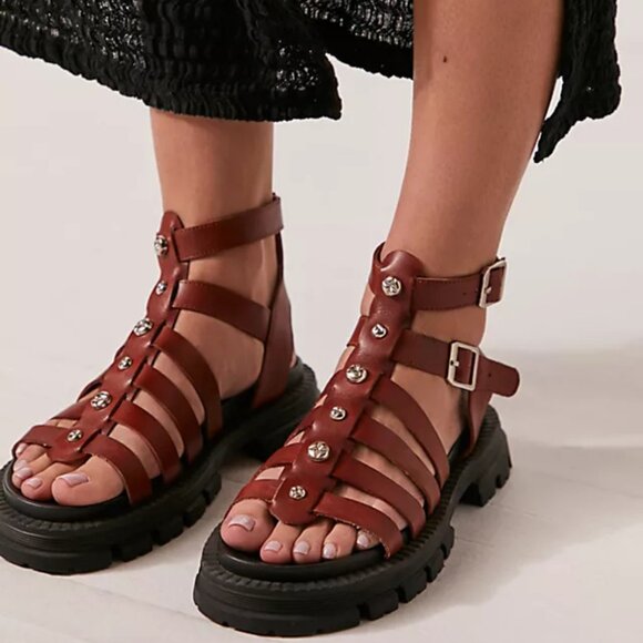 Free People Hadley Hammered Stud Sandals NEW Size 39 (US 9) - Picture 1 of 9